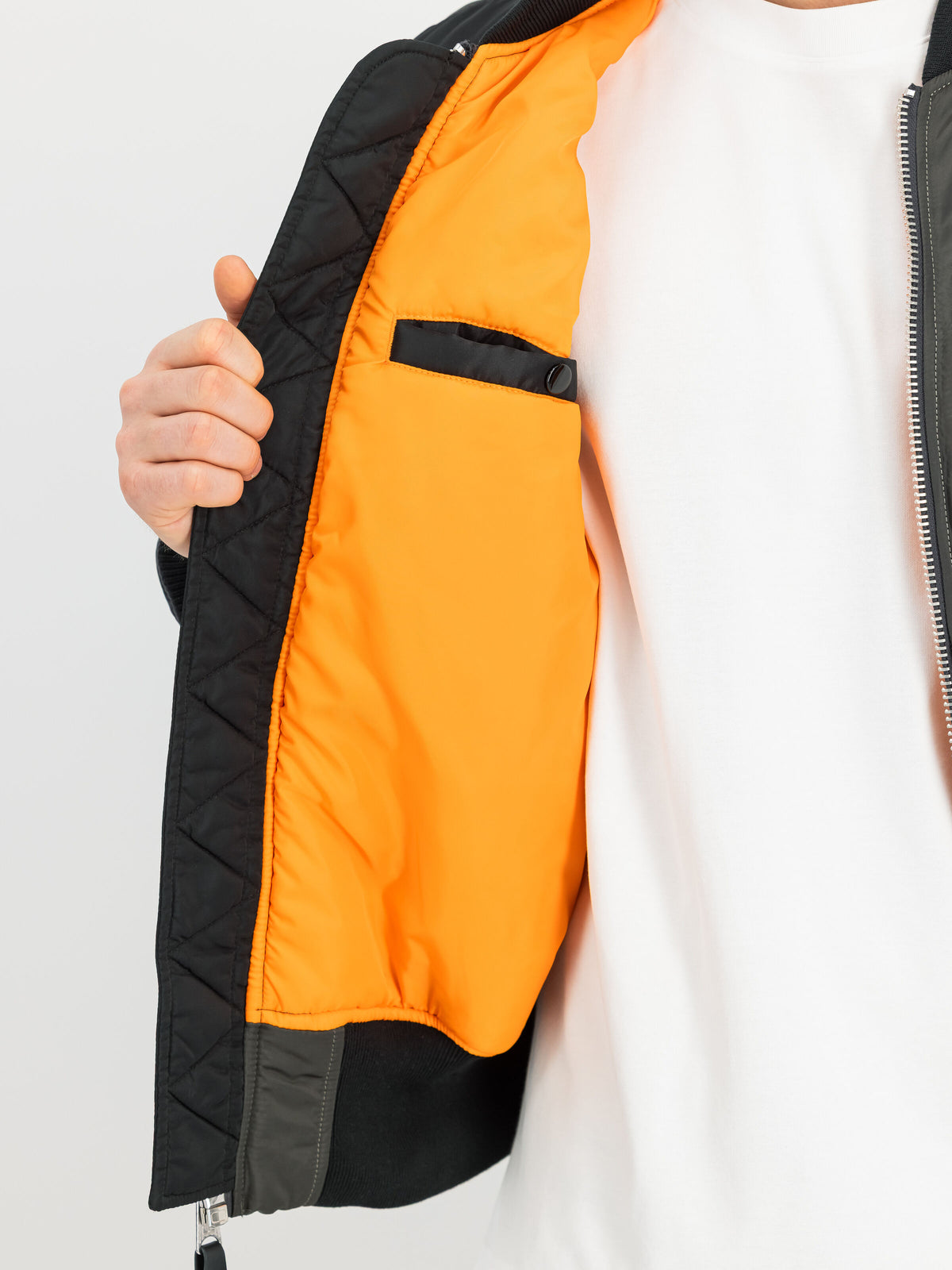 ALPHA INDUSTRIES - MA-1 Tricolor Bomber Jacket Black